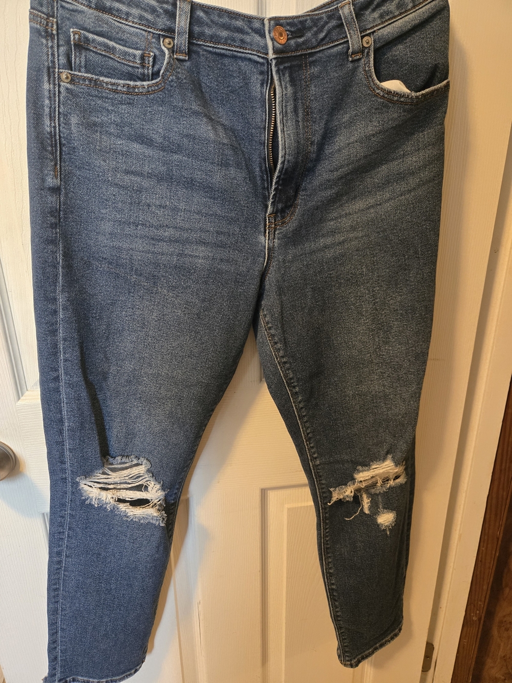 Mom Jeans American Eagle Outfitters Distressed Cropped Blue Jeans